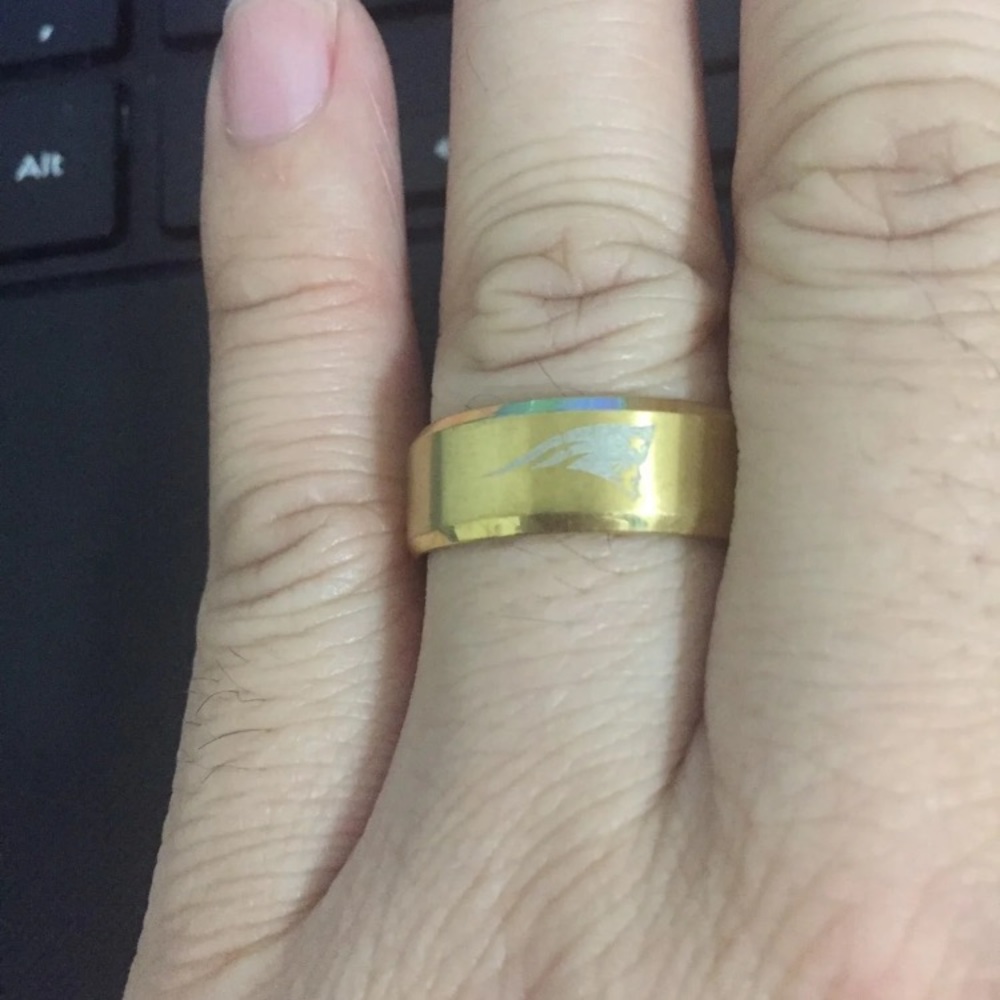 Gold New England Patriots Ring - Picture 3 of 3